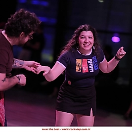 Rhythm is jumpin' - Garnili Lacivert Middle Crop